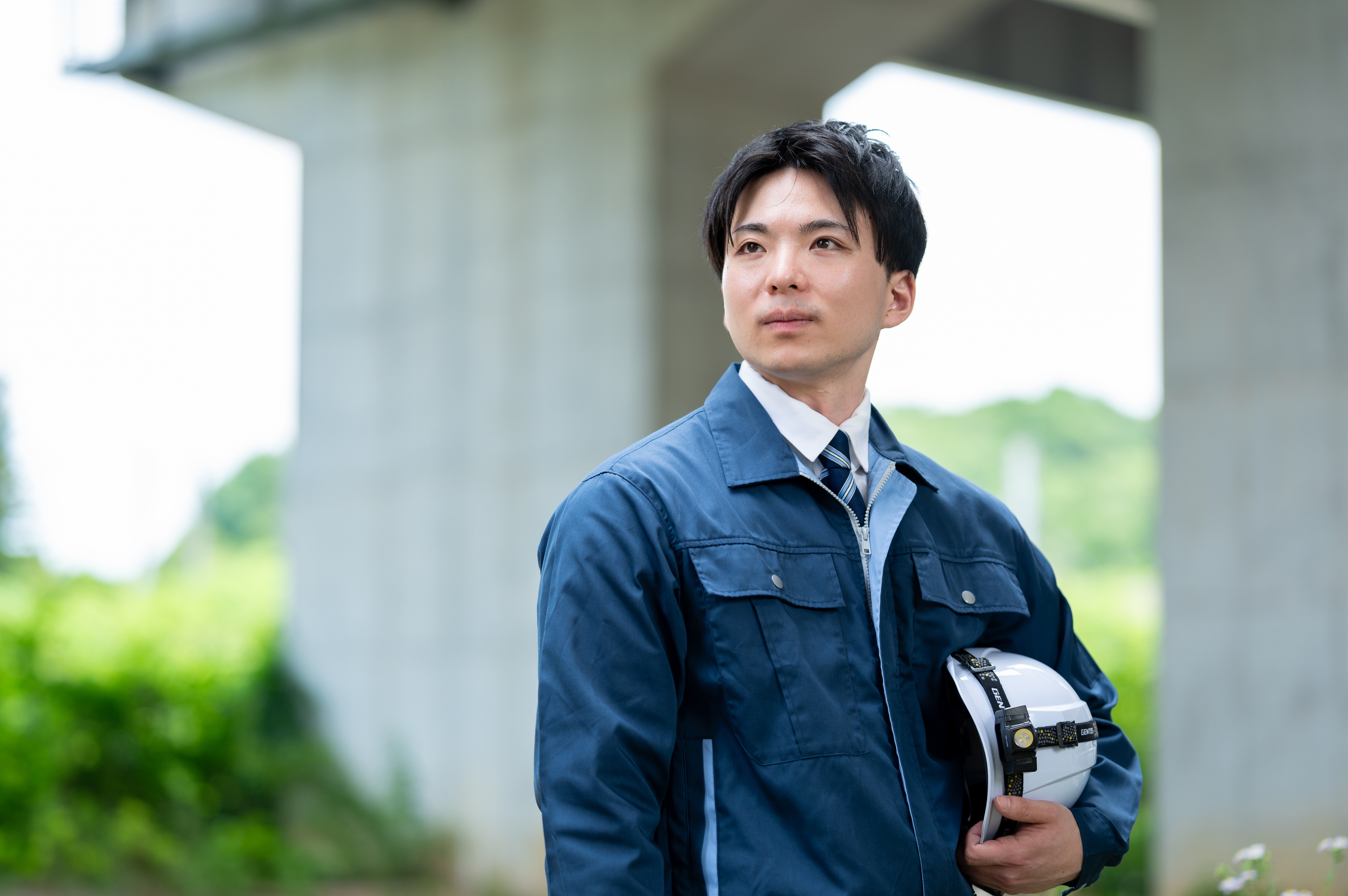 作業着を着た技術者