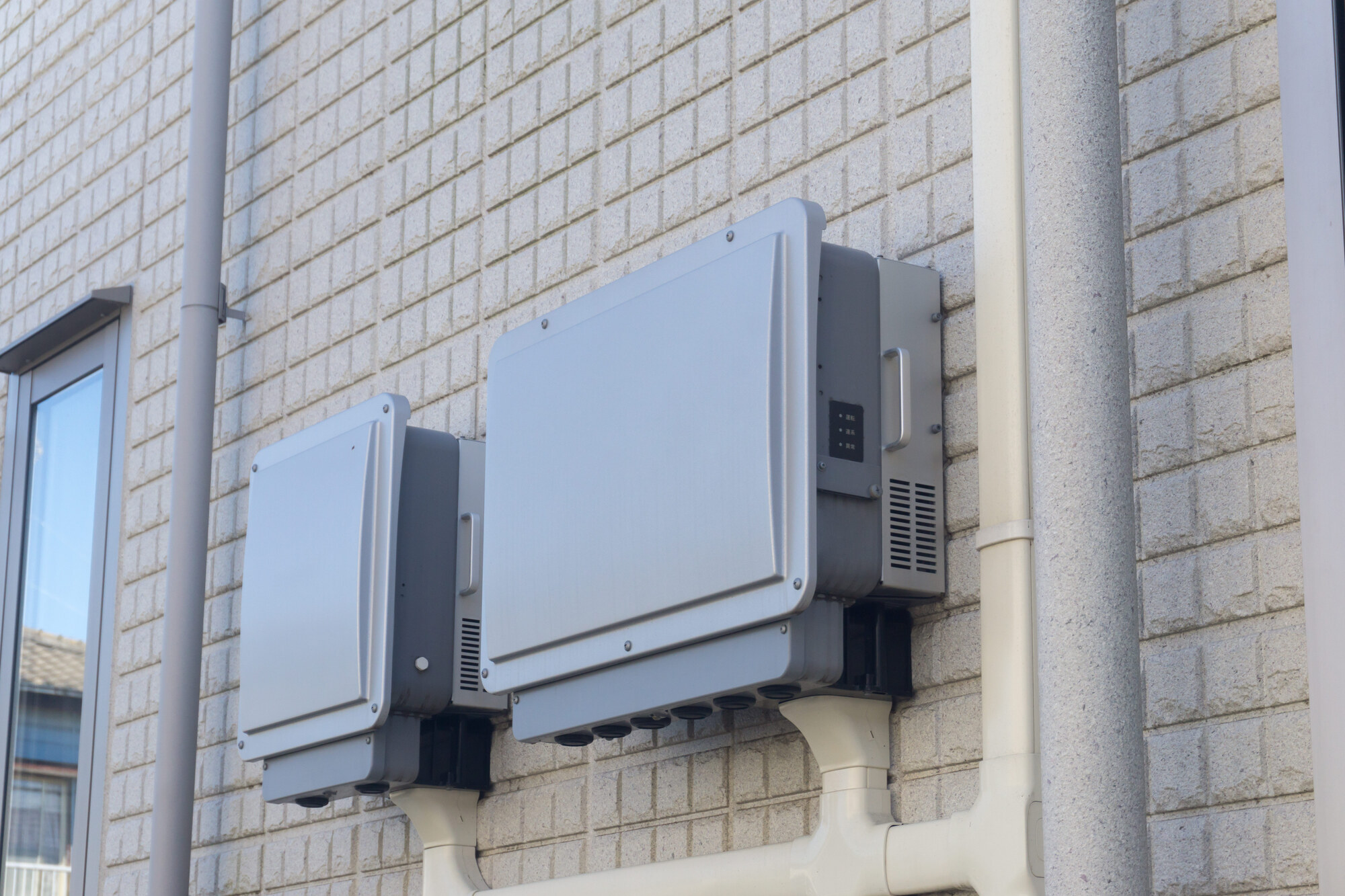 壁掛けの住宅用蓄電池