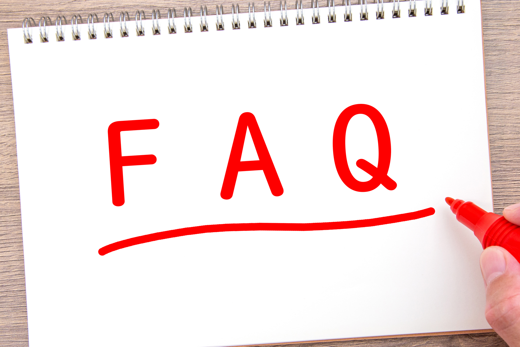 スケッチブックにFAQと書かれている
