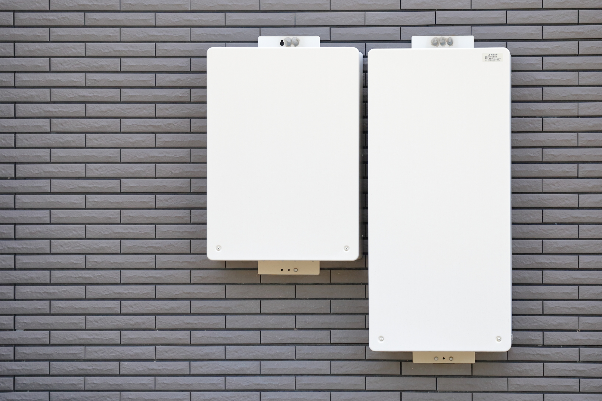 壁に設置されている蓄電池